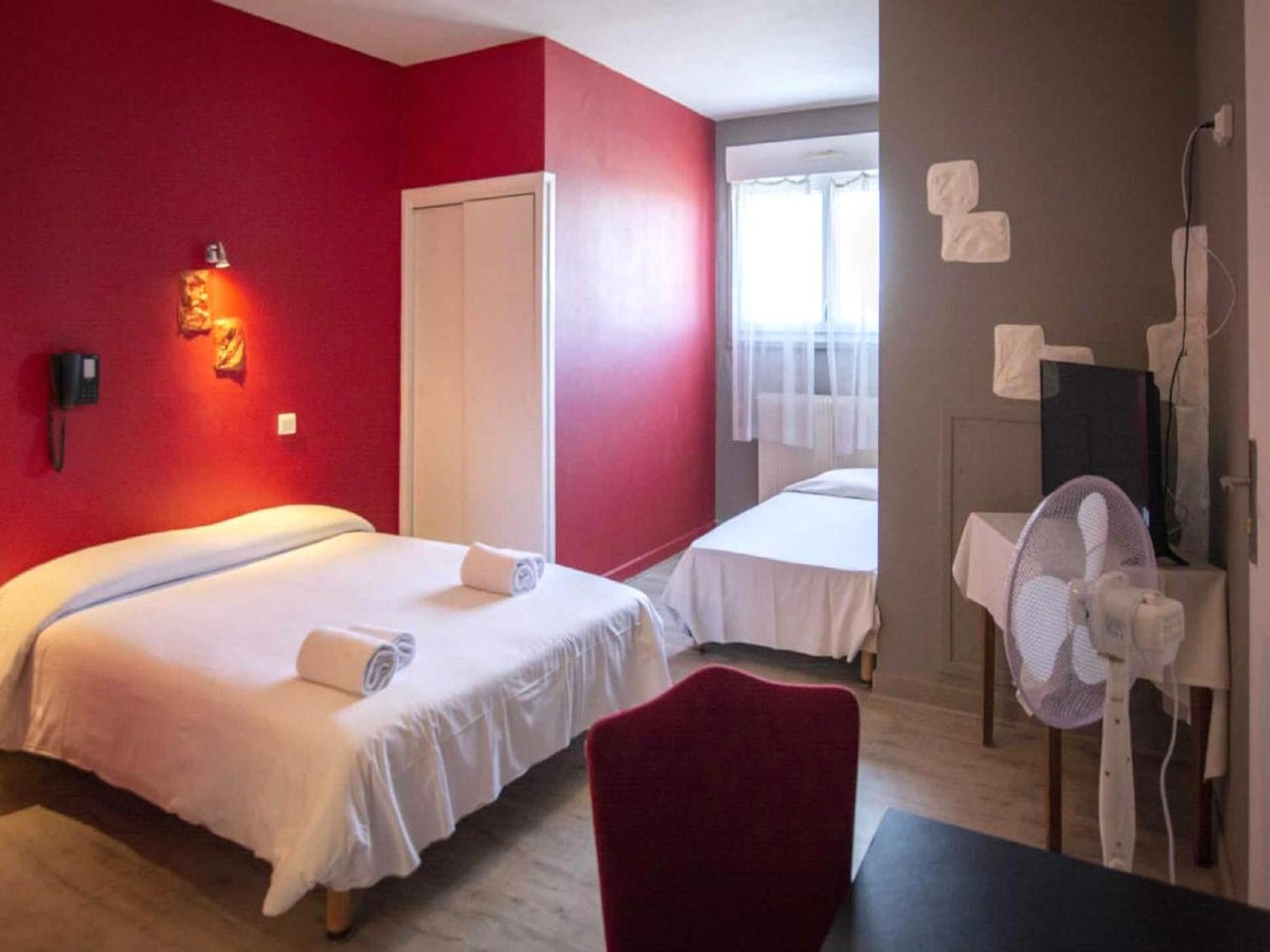 Le Relais De La Route Bleue Hotel Saint-Loup  Екстериор снимка