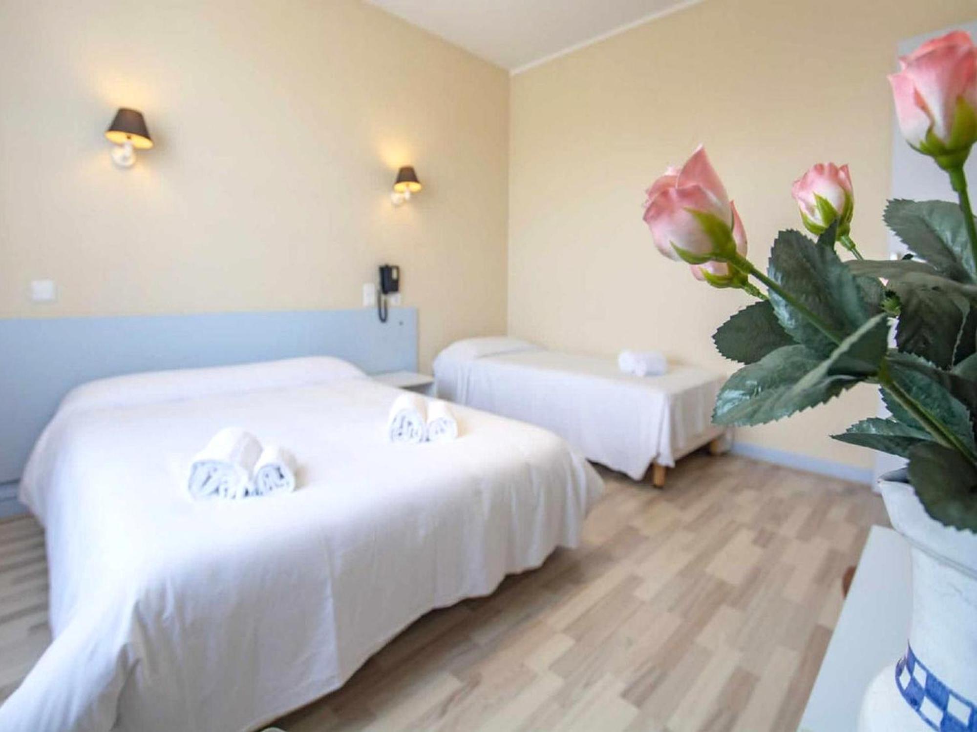 Le Relais De La Route Bleue Hotel Saint-Loup  Екстериор снимка