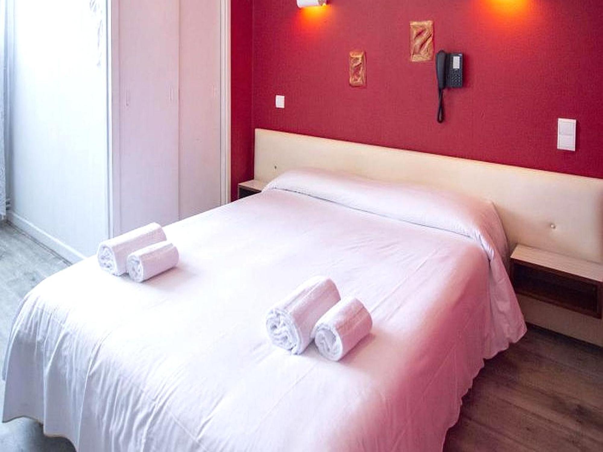 Le Relais De La Route Bleue Hotel Saint-Loup  Екстериор снимка